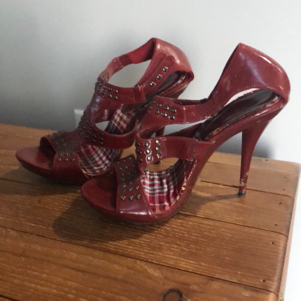 Red heels - Picture 2 of 2